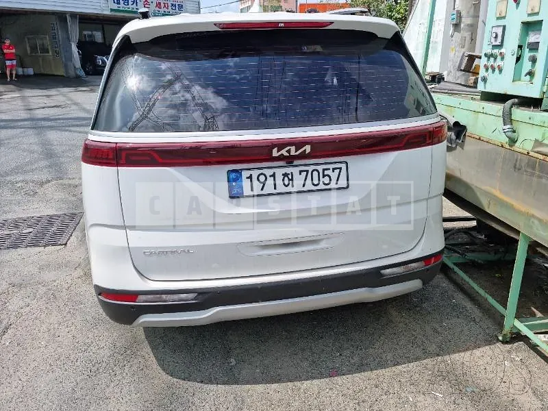 Photo 2 of 8: 2023 Kia Carnival, VIN KNANB81BBPS229785 — Korean insurance auction