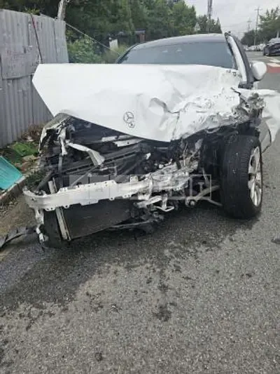 Photo 1 of 38: 2018 Mercedes-Benz E220d — Korean insurance auction