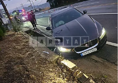 Photo 1 of 7: 2016 Jaguar XE 2.0d, VIN SAJAB4BN5GA913132 — Korean insurance auction