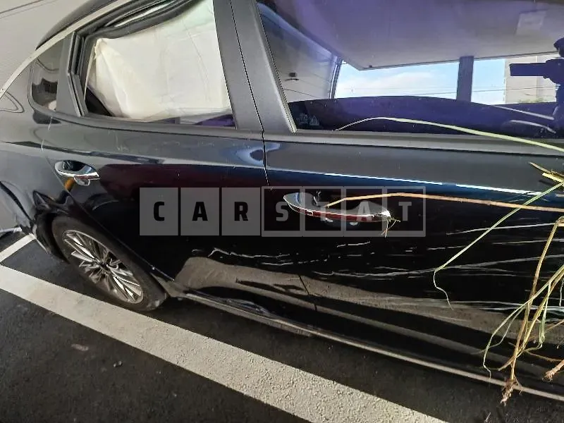 Photo 2 of 22: 2019 Kia K5 — Korean insurance auction