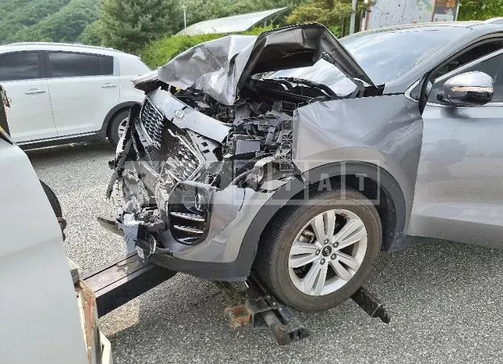 Photo 2 of 4: 2017 Kia Sportage, VIN KNAPM813BHK274452 — Korean insurance auction