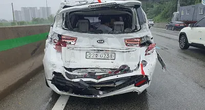 Photo 1 of 3: 2019 Kia Carnival — Korean insurance auction