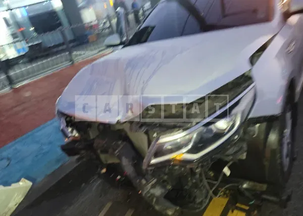 Photo 3 of 3: 2019 Kia K5, VIN KNAGU416BKA334112 — Korean insurance auction
