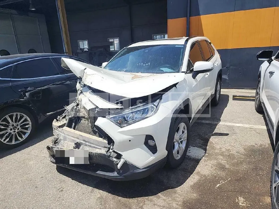 Photo 2 of 10: 2019 Toyota RAV4 — Korean insurance auction