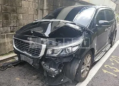 Photo 1 of 17: 2016 Kia Carnival, VIN KNAMC81ABGS126864 — Korean insurance auction