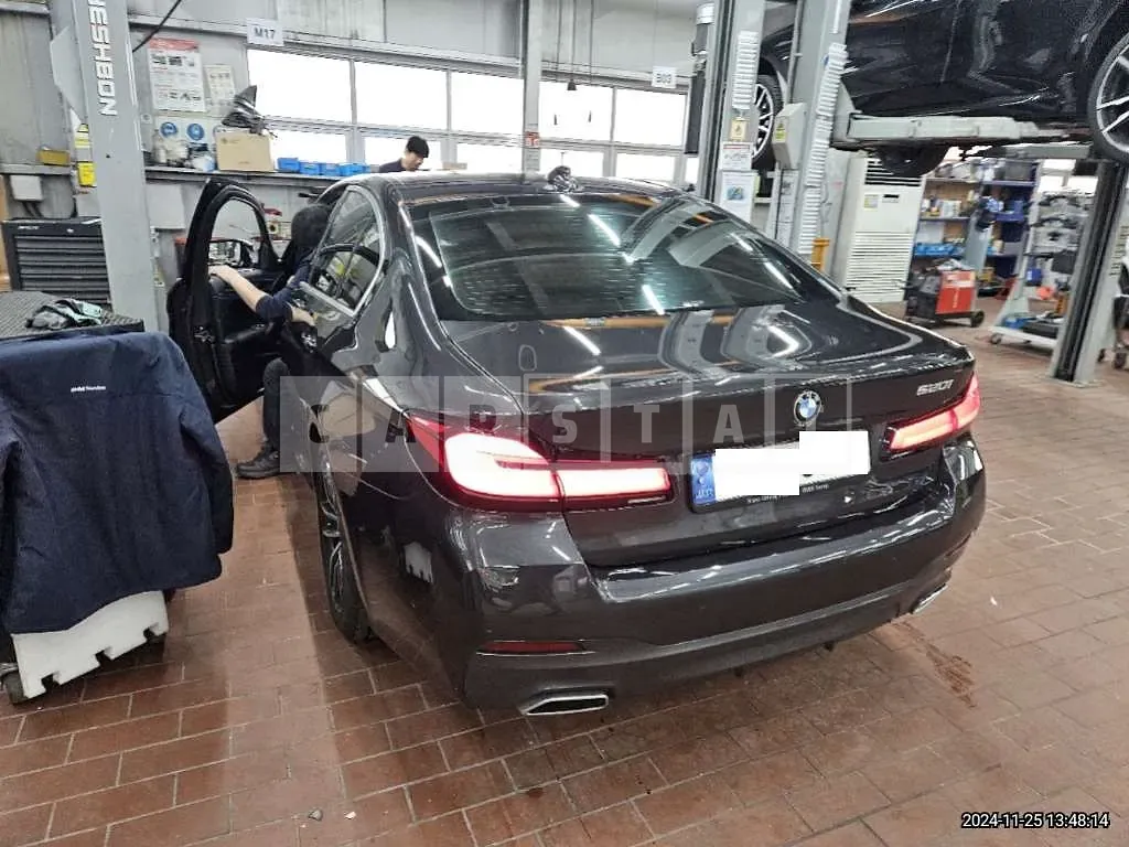 Photo 2 of 15: 2023 BMW 520i — Korean insurance auction