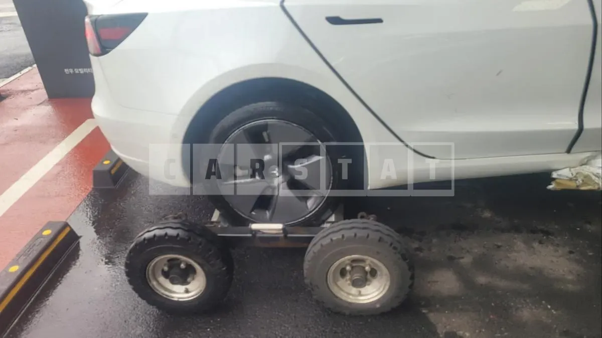 Photo 2 of 9: 2021 Tesla Model 3 Long Range, VIN 5YJ3E1EB7MF946960 — Korean insurance auction