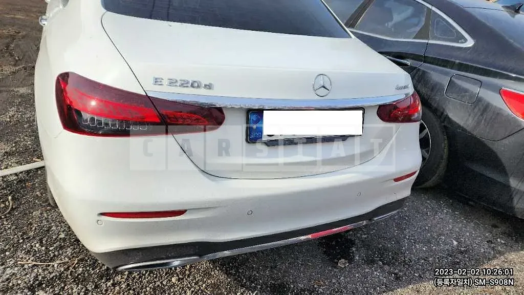 Photo 2 of 41: 2021 Mercedes-Benz E220d 4Matic, VIN W1KZF0FB6MA909042 — Korean insurance auction