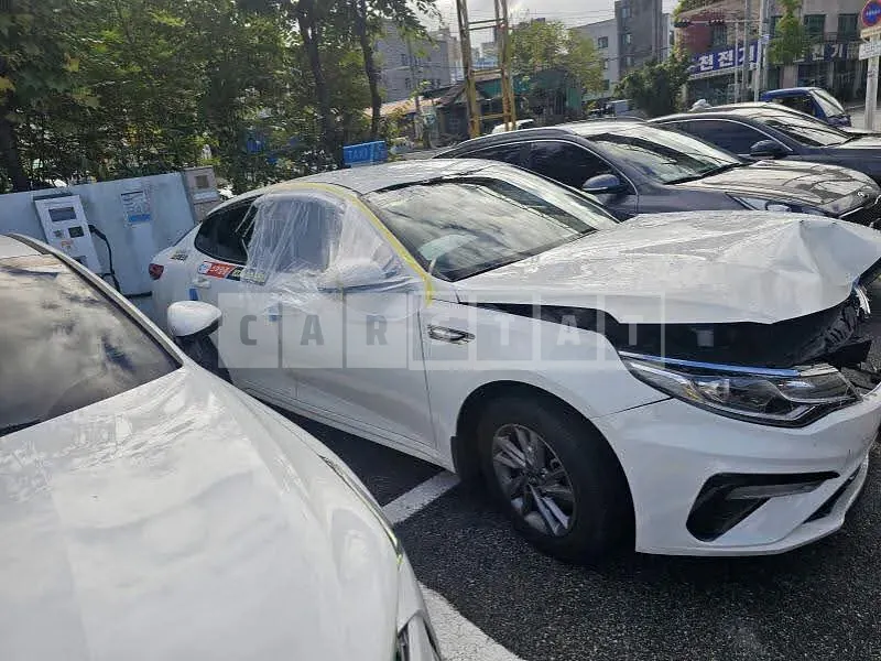 Photo 2 of 30: 2020 Kia K5, VIN KNAGU416BMA402171 — Korean insurance auction