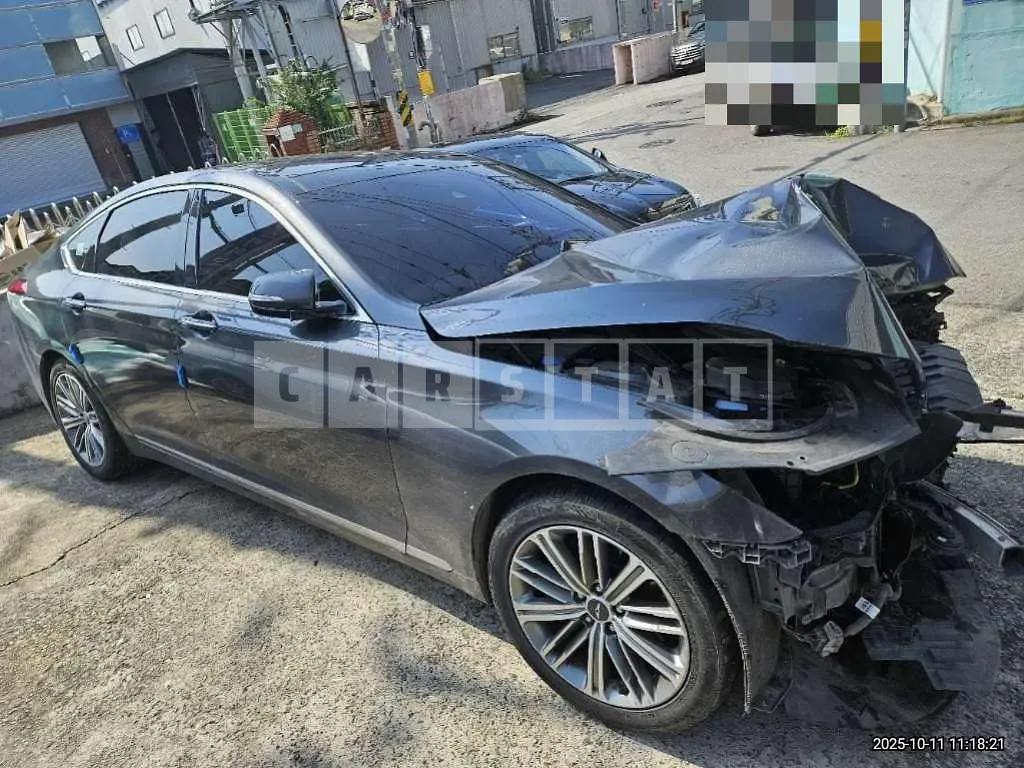 Photo 2 of 13: 2019 Genesis G80 3.3 — Korean insurance auction