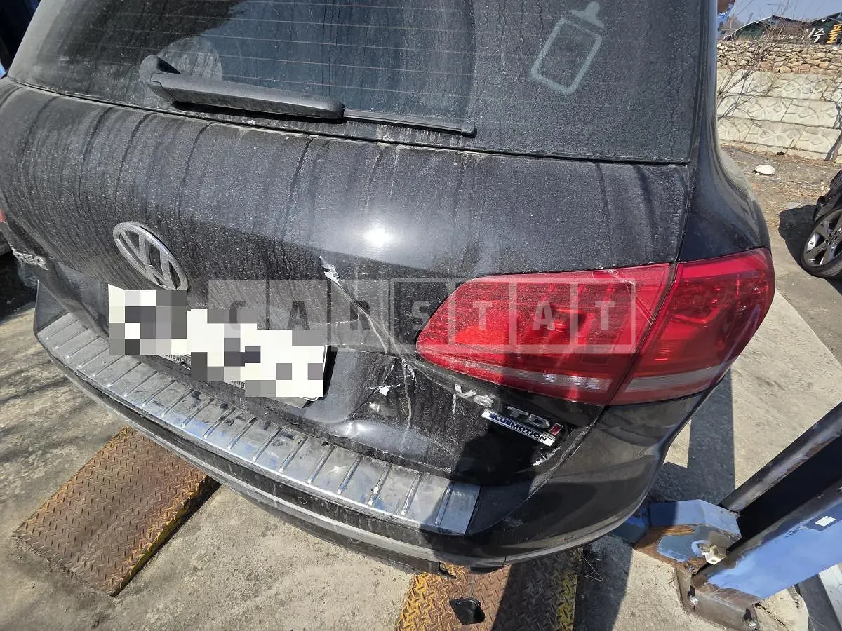 Photo 2 of 5: 2015 Volkswagen Touareg V6 3.0 TDI BMT — Korean insurance auction