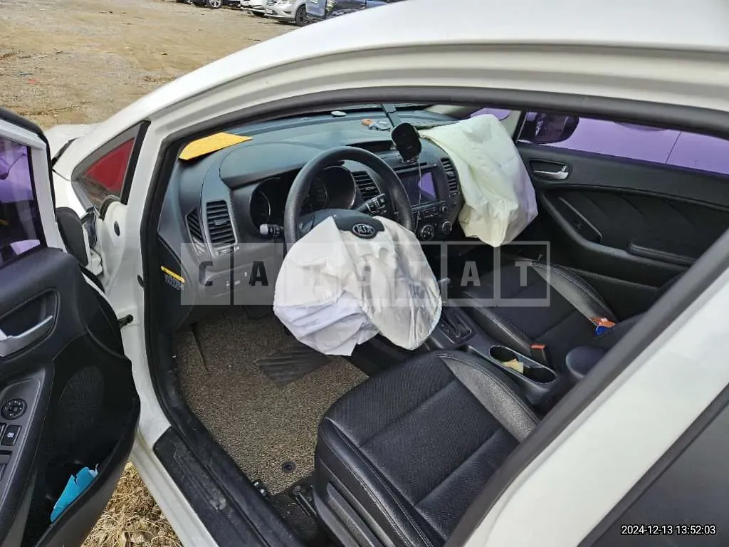 Photo 2 of 7: 2015 Kia K5 — Korean insurance auction