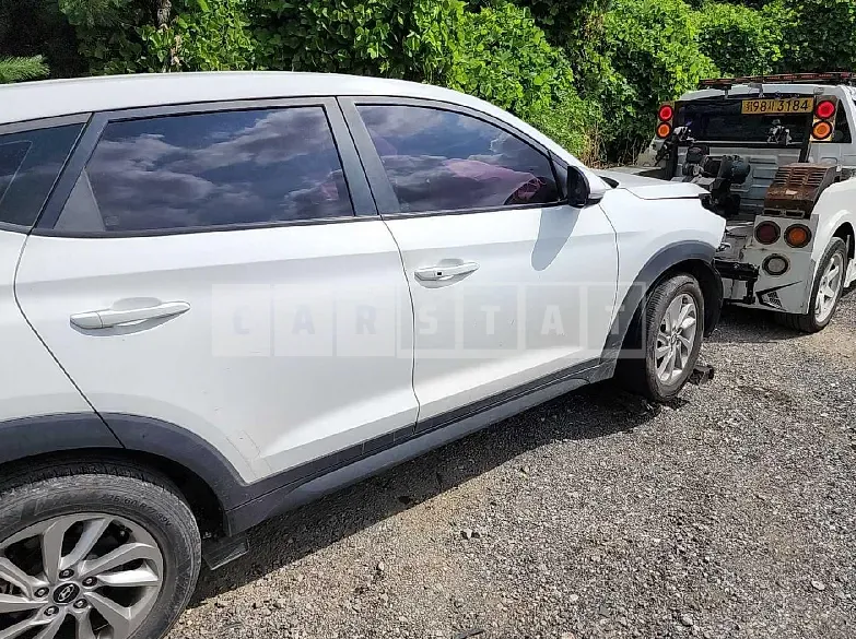 Photo 2 of 11: 2016 Hyundai Tucson, VIN KMHJ381ABGU014860 — Korean insurance auction