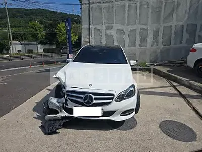 Photo 1 of 17: 2016 Mercedes-Benz E400 4Matic — Korean insurance auction