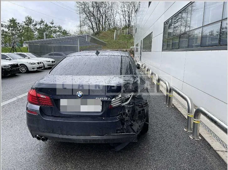 Photo 2 of 25: 2016 BMW 528i — Korean insurance auction