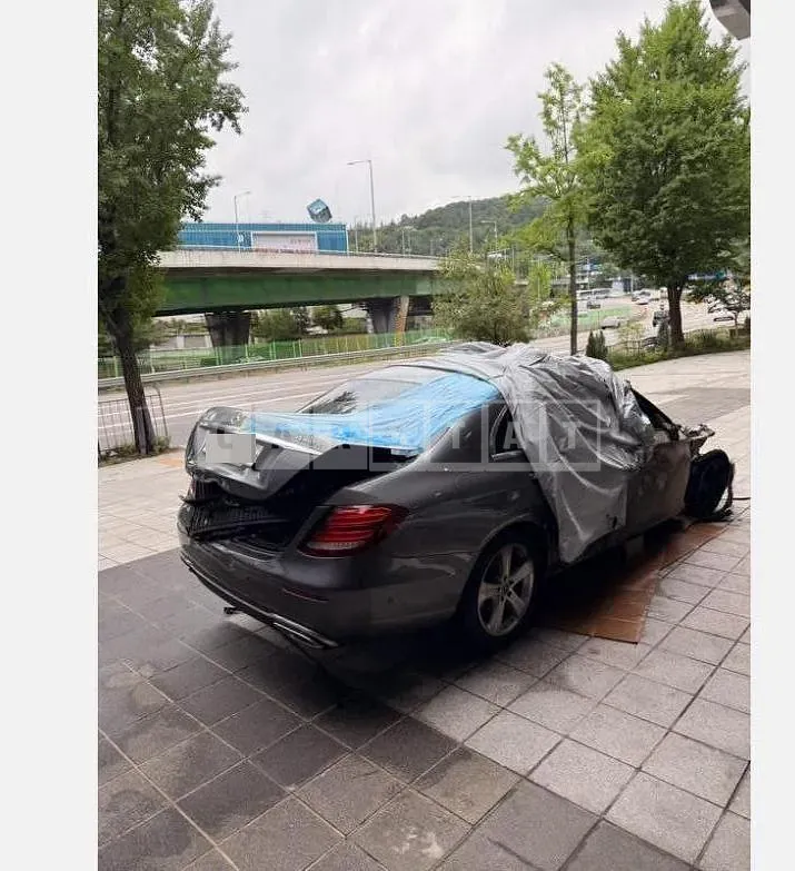 Photo 2 of 6: 2017 Mercedes-Benz E220 d 4Matic — Korean insurance auction