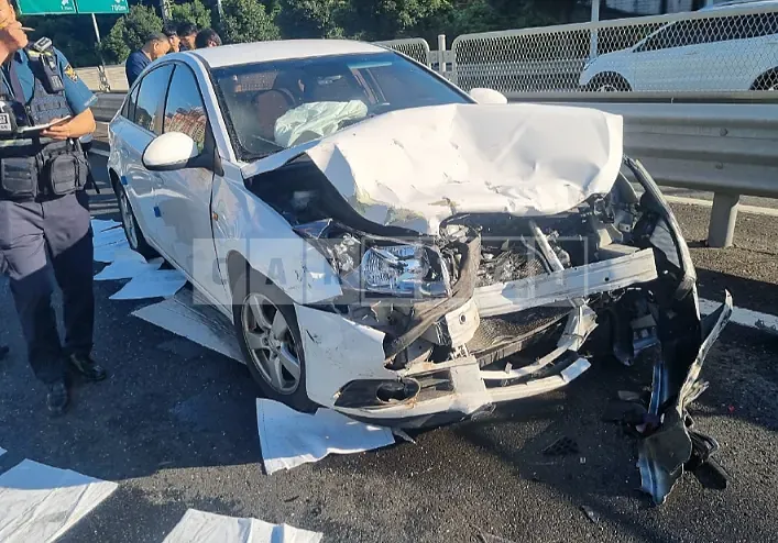 Photo 2 of 4: 2016 Hyundai Modern Ionic, VIN KMHC751CGGU001858 — Korean insurance auction