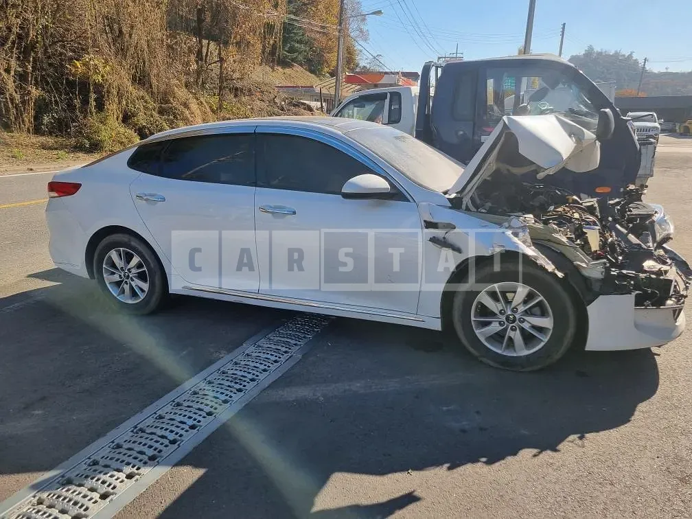 Photo 2 of 7: 2016 Kia K5, VIN KNAGT411BGA111027 — Korean insurance auction