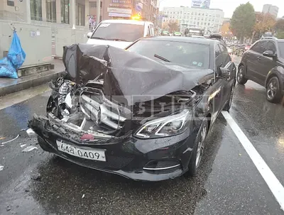 Photo 1 of 15: 2016 Mercedes-Benz E 200, VIN WDDHF3EB9GB281586 — Korean insurance auction