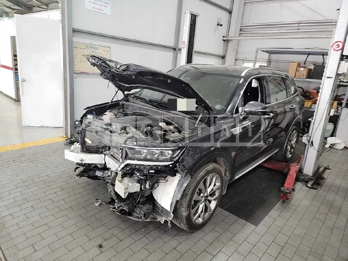 Photo 2 of 7: 2021 Kia Sorento 2.2, VIN KNARK81BGMA092596 — Korean insurance auction
