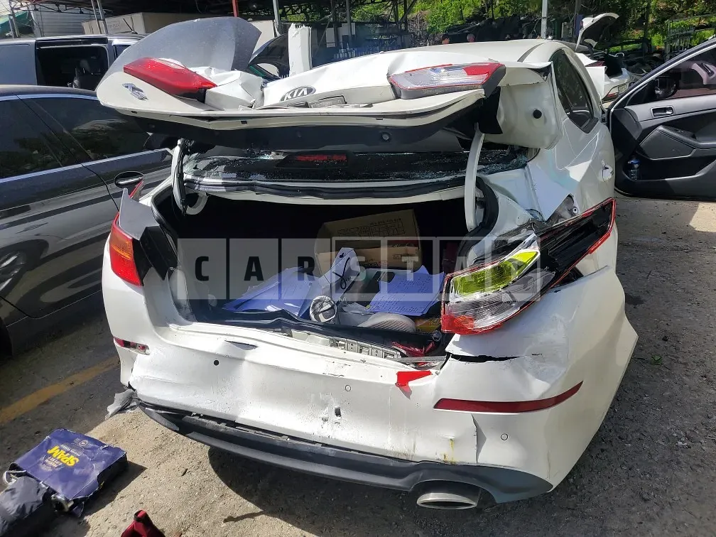 Photo 2 of 31: 2015 Kia K5 — Korean insurance auction