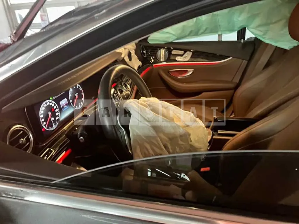 Photo 2 of 17: 2019 Mercedes-Benz E450 4Matic, VIN WDDZF6JB1KA694404 — Korean insurance auction