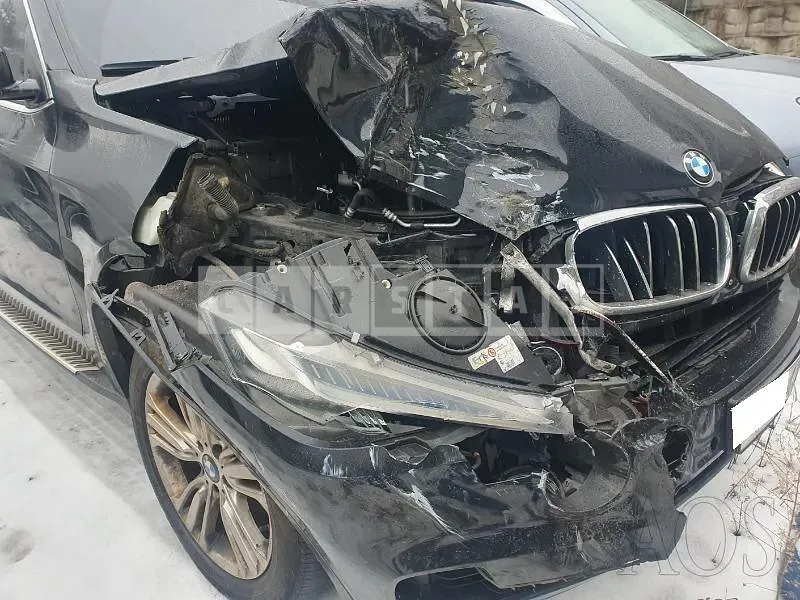 Photo 2 of 18: 2015 BMW X5 xDrive 30d, VIN WBAKS4103F0H67732 — Korean insurance auction