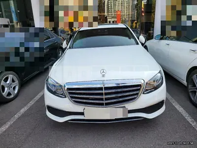 Photo 1 of 19: 2018 Mercedes-Benz E220 d, VIN WDDZF0EB6JA458773 — Korean insurance auction