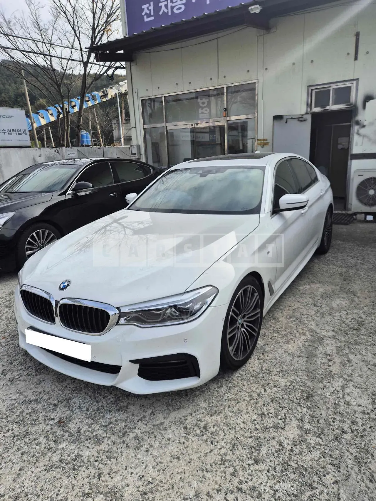 Photo 2 of 13: 2019 BMW 530i M Sport, VIN WBAJD3104KWW51816 — Korean insurance auction