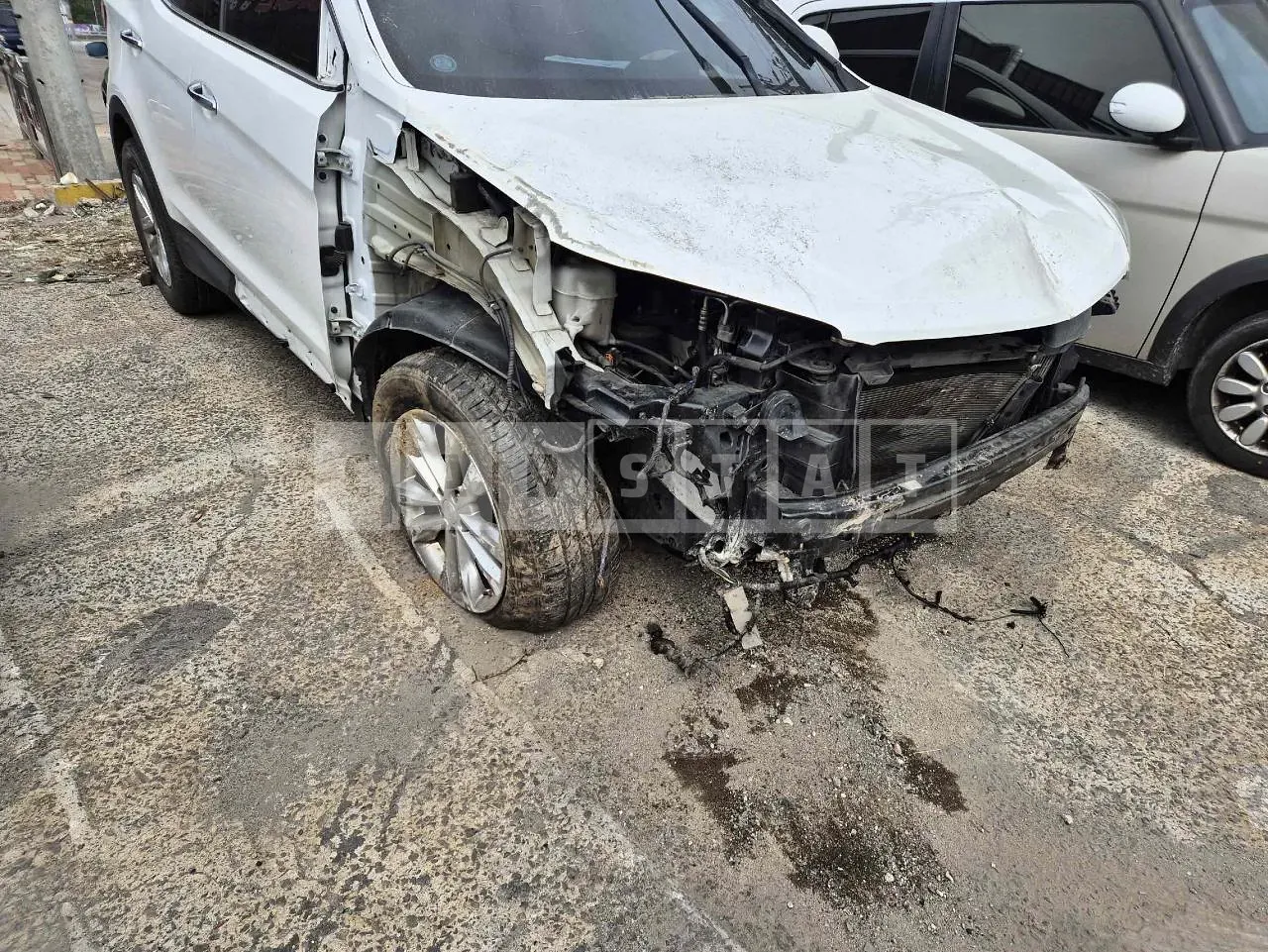 Photo 2 of 12: 2017 Hyundai Santa Fe, VIN KMHSW81UBJU781413 — Korean insurance auction