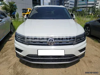 Photo 1 of 34: 2020 Volkswagen Tiguan 2.0 TDI, VIN WVGZZZ5NZLW849429 — Korean insurance auction