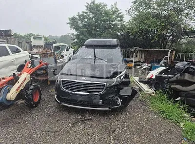 Photo 1 of 57: 2016 Kia Carnival High Limousine 9-Seater — Korean insurance auction