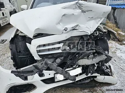 Photo 1 of 16: 2017 Mercedes-Benz C 200, VIN WDDWF4CB8HF563230 — Korean insurance auction