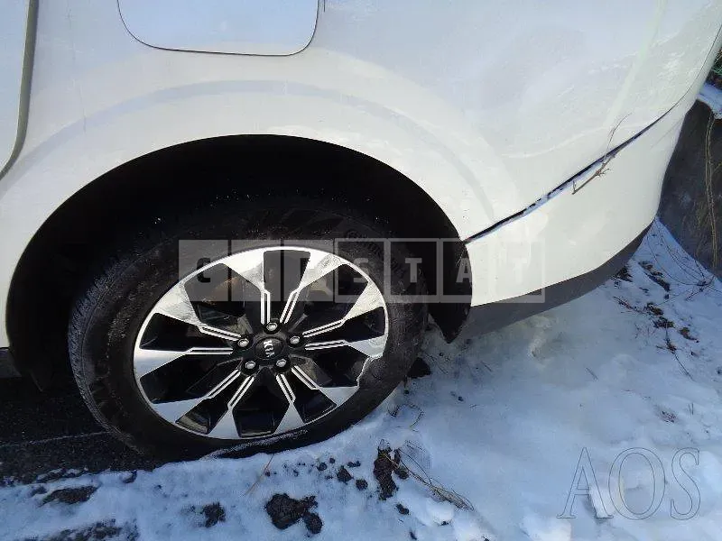 Photo 2 of 27: 2020 Kia Carnival, VIN KNANE81BBMS010172 — Korean insurance auction