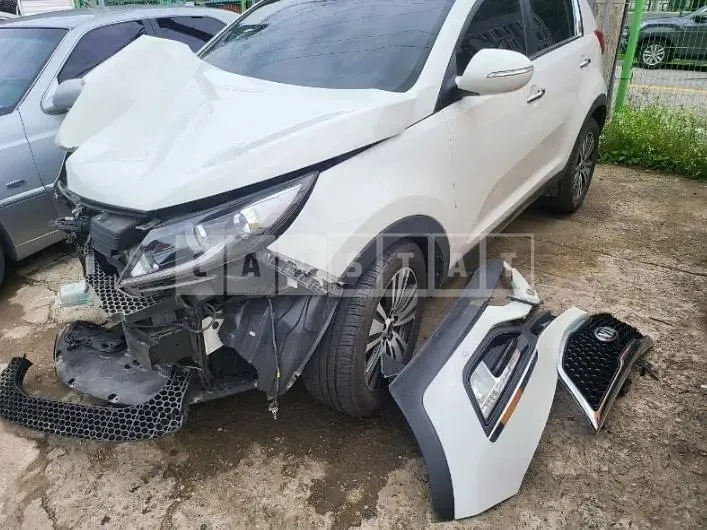 Photo 2 of 16: 2015 Kia Sportage R, VIN KNAPE813BFK757602 — Korean insurance auction