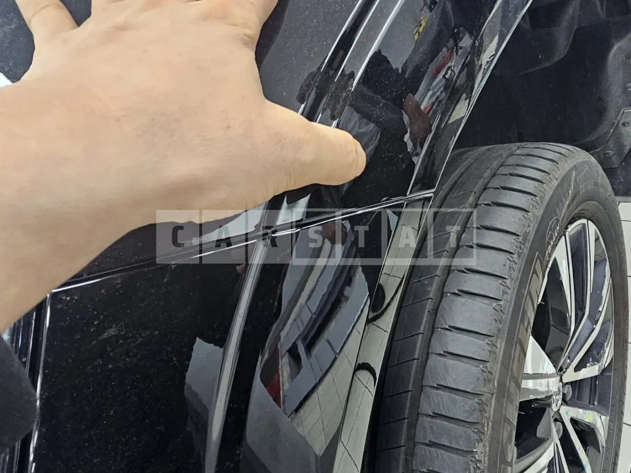 Photo 2 of 19: 2024 Volvo XC60B5 AWD, VIN LYVUZL129RB817525 — Korean insurance auction