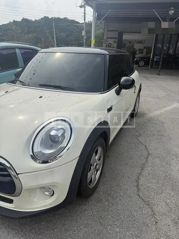 Photo 2 of 6: 2017 MINI Cooper D — Korean insurance auction