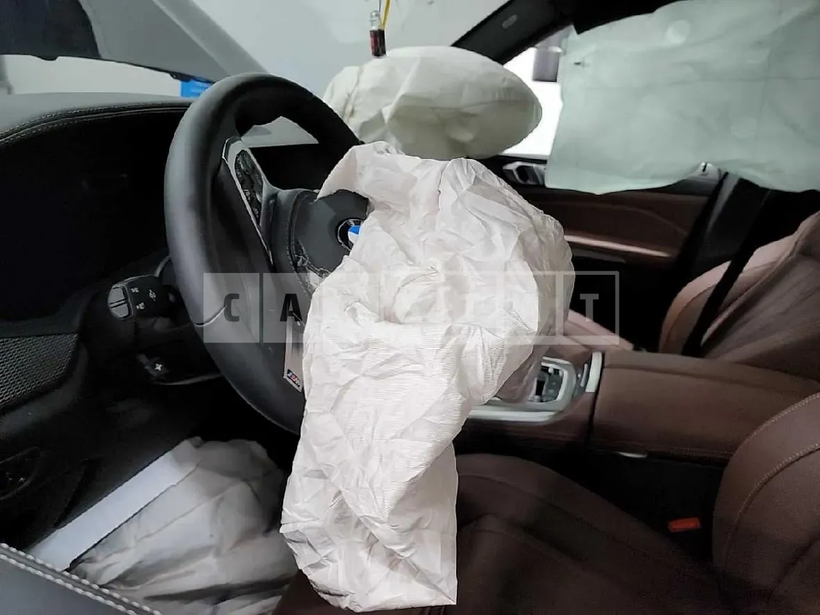 Photo 2 of 19: 2022 BMW X5 xDrive30d, VIN WBAJU8108N9L87953 — Korean insurance auction