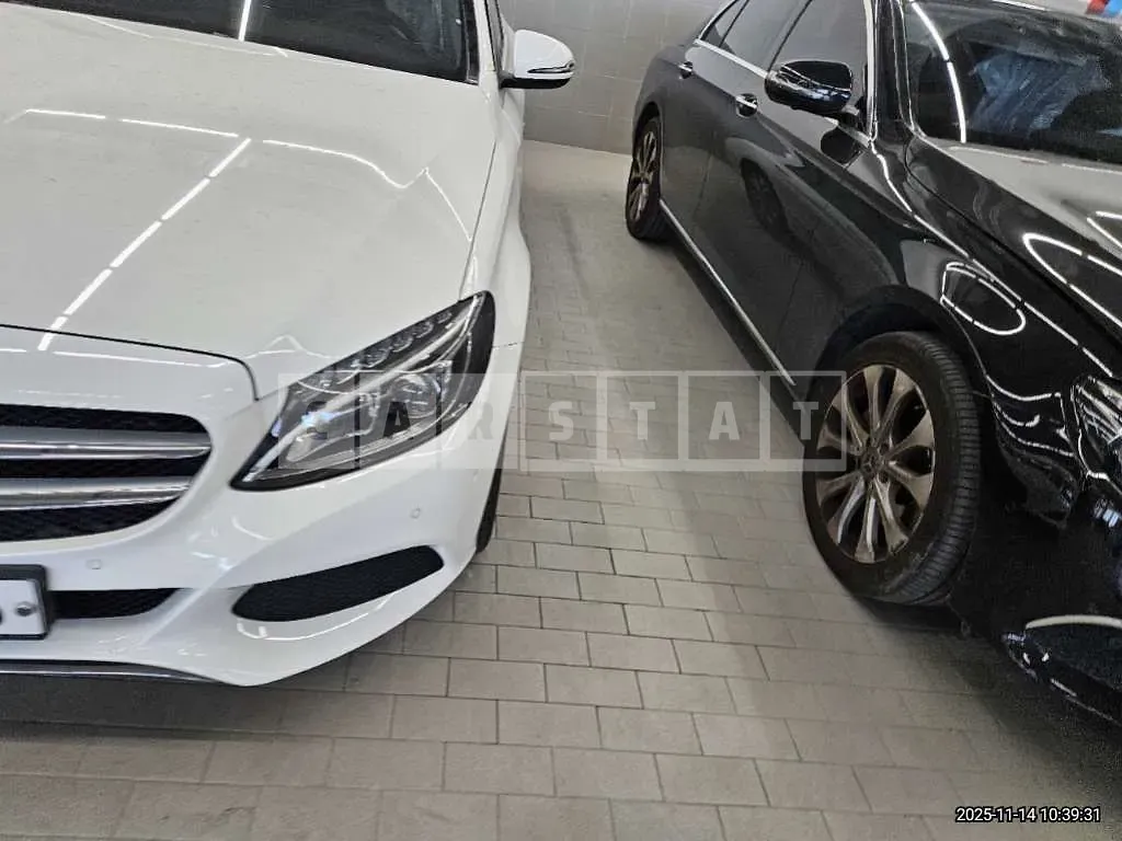 Photo 2 of 25: 2017 Mercedes-Benz C220 d — Korean insurance auction