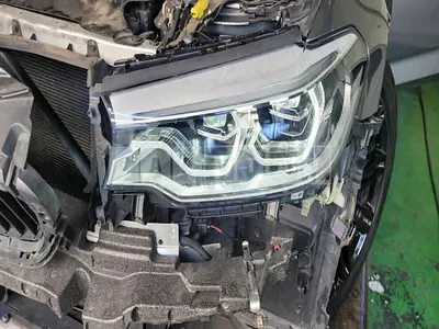 2018 (parts) BMW 540i xDrive headlights