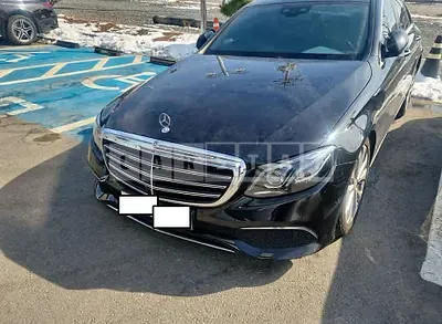 Photo 1 of 36: 2017 Mercedes-Benz E 300 4Matic, VIN WDDZF4KB4HA192353 — Korean insurance auction