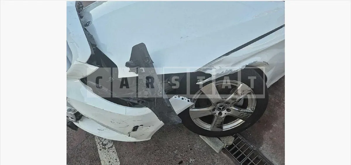 Photo 2 of 29: 2018 Mercedes-Benz C 200d — Korean insurance auction