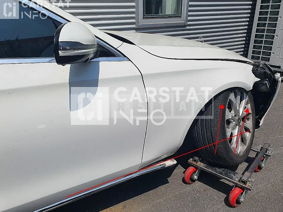 Photo 2 of 22: 2019 Mercedes-Benz E300 4Matic, VIN WDDZF4KB5KA672196 — Korean insurance auction