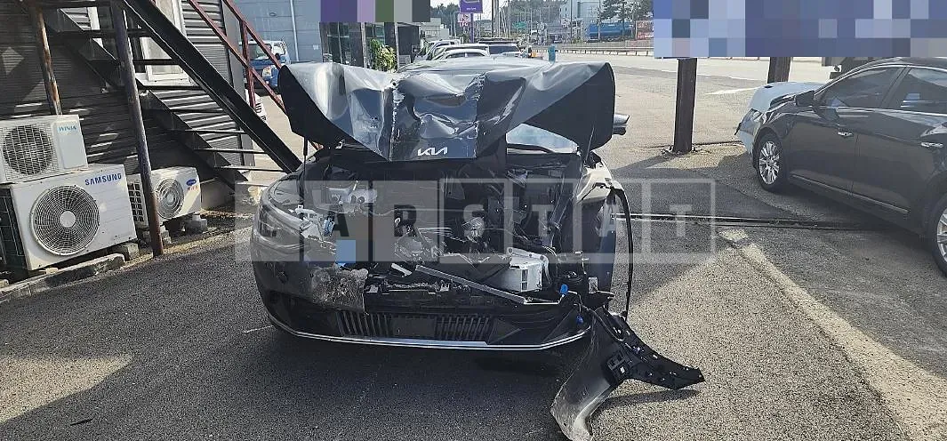 Photo 2 of 10: 2022 Kia EV6 Long Range Earth — Korean insurance auction