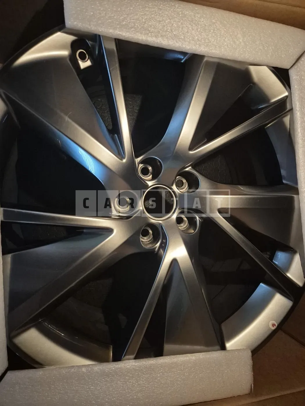 Photo 2 of 4: 2024 Genesis Wheel GV70 Wheel, VIN KMTMA81BDRU165484 — Korean insurance auction