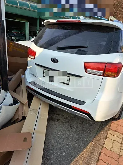 Photo 1 of 3: 2016 Kia Carnival 9 Seater, VIN KNAMC81ABGS209280 — Korean insurance auction