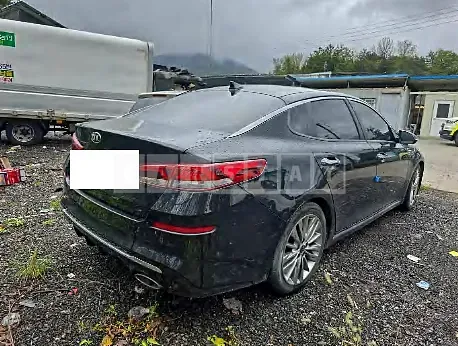 Photo 2 of 10: 2019 Kia K5 — Korean insurance auction