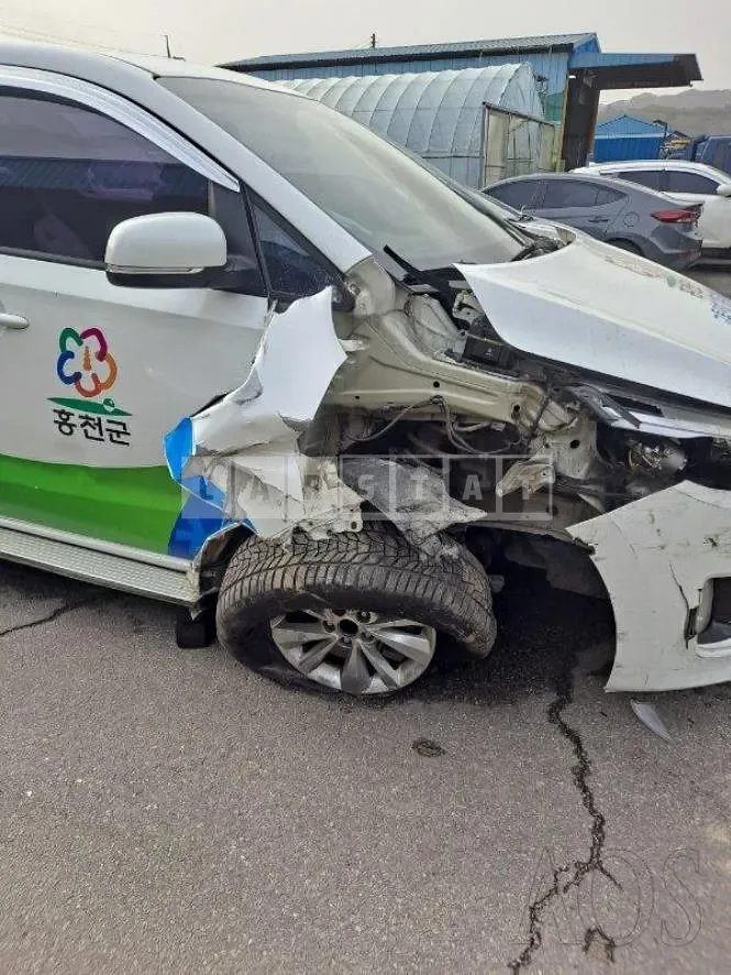 Photo 2 of 7: 2014 Kia Carnival Changlim Leaf Sinloow Disabled Car — Korean insurance auction