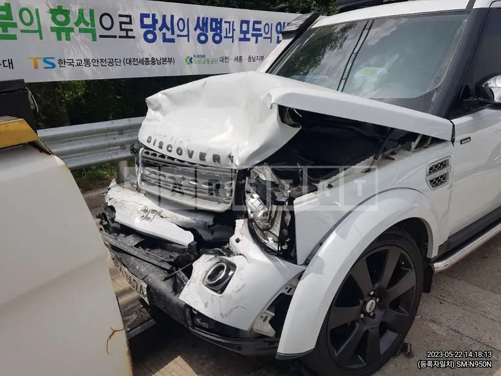 Photo 2 of 5: 2016 Land Rover Discovery 4 3.0 d, VIN SALLAAAG6GA788819 — Korean insurance auction