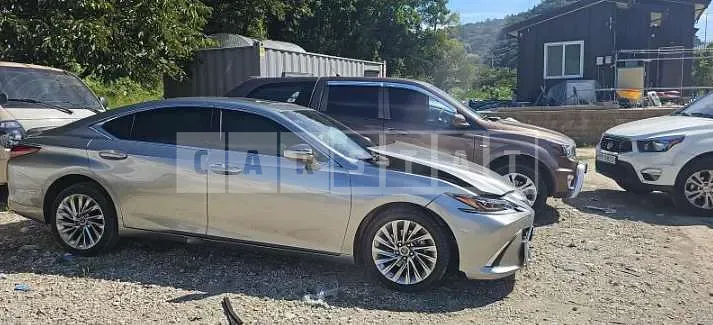 Photo 2 of 12: 2021 Lexus ES300h — Korean insurance auction